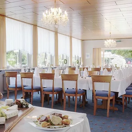 Ferien- Und Wellnesshotel Waldfrieden מלון היטזאקר