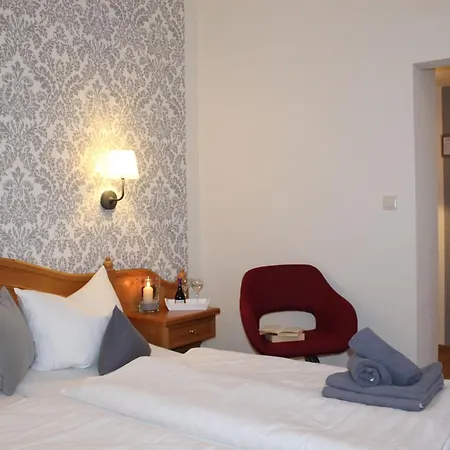 מלון Ferien- Und Wellnesshotel Waldfrieden 3*