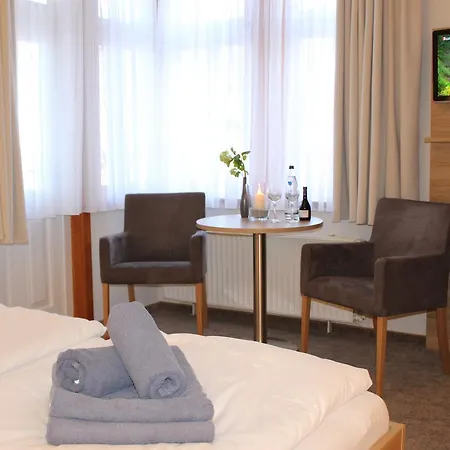 מלון Ferien- Und Wellnesshotel Waldfrieden 3*