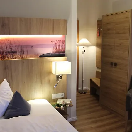 מלון Ferien- Und Wellnesshotel Waldfrieden 3*