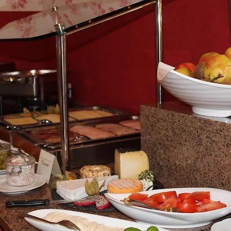 Ferien- Und Wellnesshotel Waldfrieden מלון